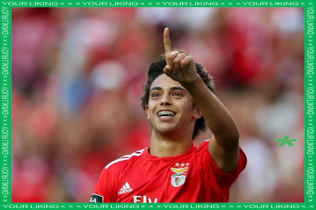 阿贾克斯球迷现场燃放视频 阿贾克斯球迷现场燃放视频