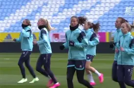 女足比赛中,中国队员李某表现出色,助球队取胜了